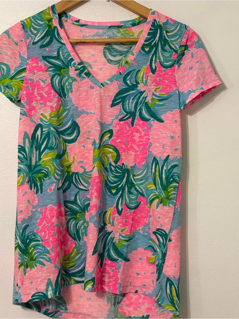 Lilly Pulitzer Etta V-Nexk T shirt XXS
